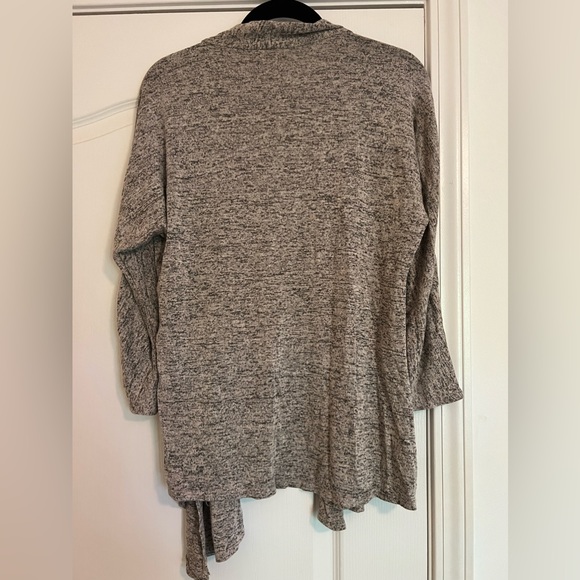 Quarter Sleeve Gray Cardigan - Picture 2 of 2